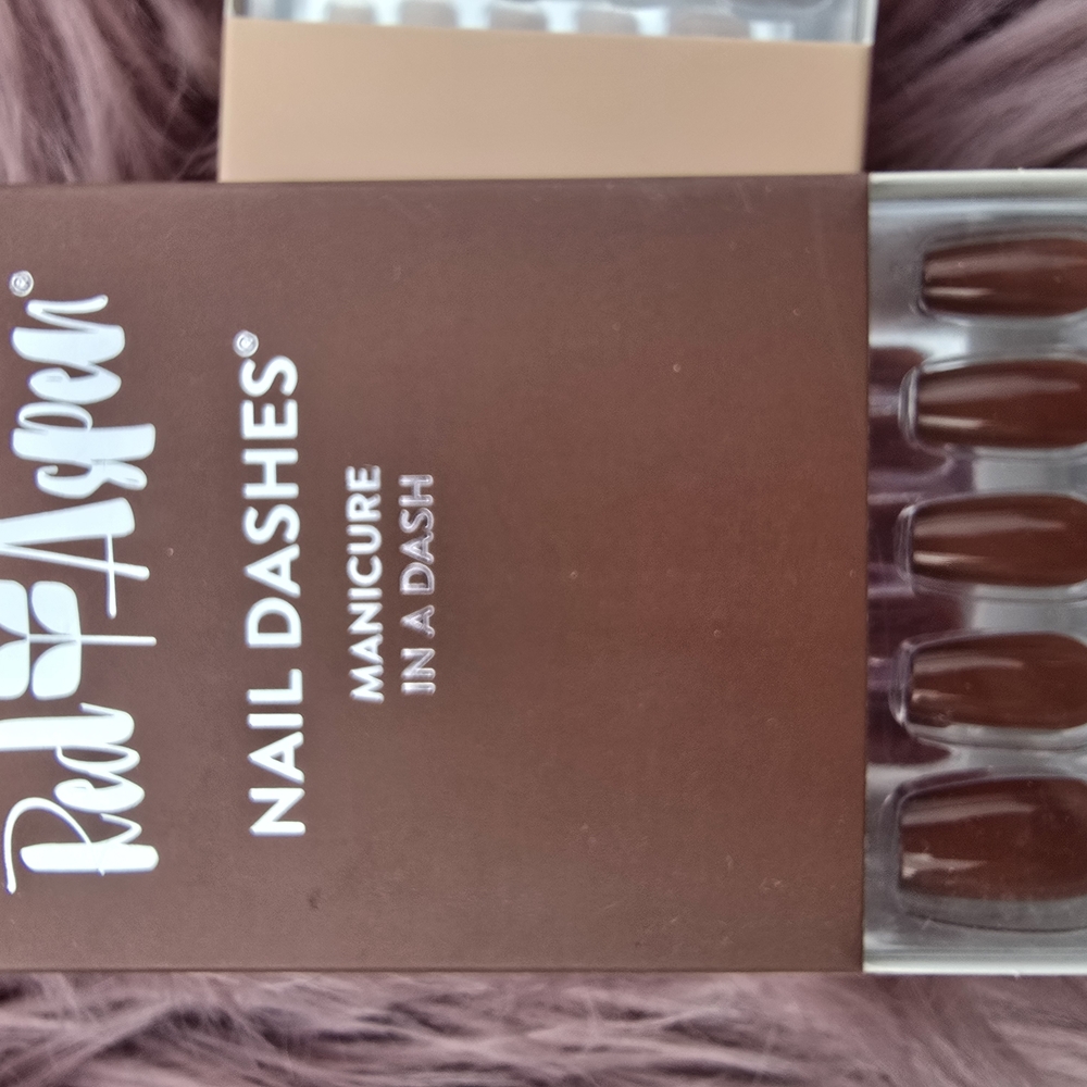 - Red Aspen Brown Nail Dashes - Picture 7 of 7